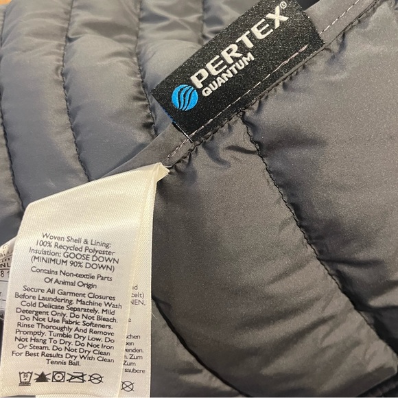 Eddie Bauer women’s small black puffer down coat/ jacket. Great condition - Picture 4 of 4